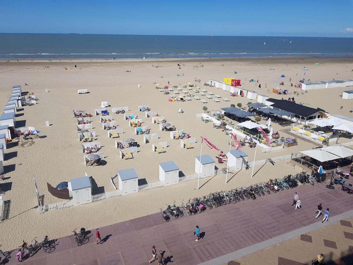 Modern appartement met frontaal zeezicht en privé parking Knokke-Le-Zoute Extérieur photo