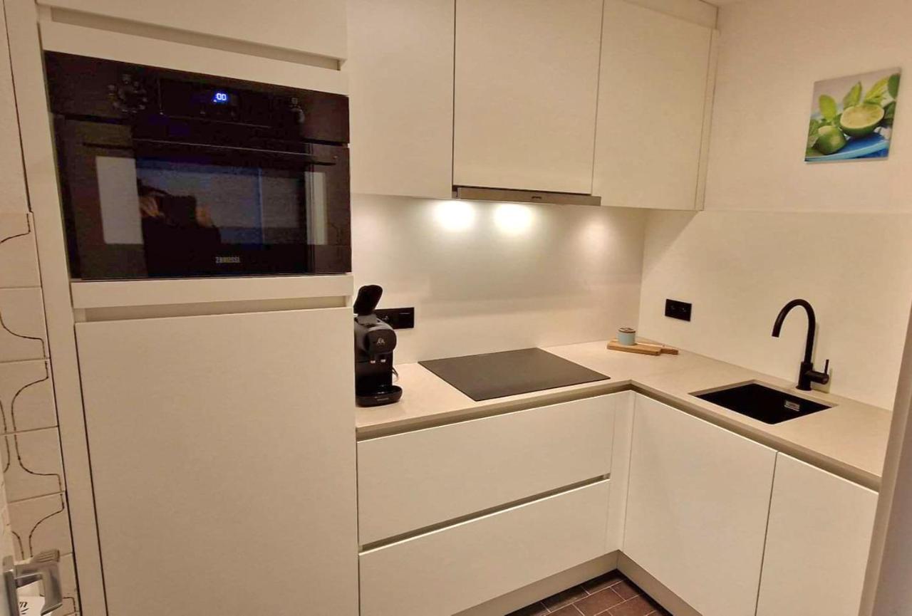 Modern appartement met frontaal zeezicht en privé parking Knokke-Le-Zoute Extérieur photo