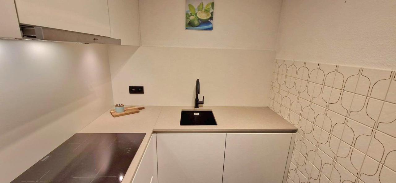Modern appartement met frontaal zeezicht en privé parking Knokke-Le-Zoute Extérieur photo
